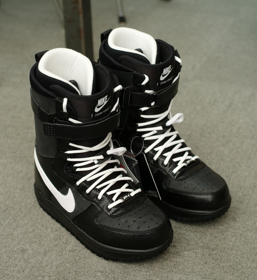 スノーボードブーツ NIKE-