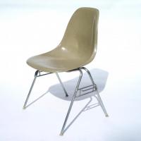 Eames Plastic Side Chair Stacking Base (1953) BE#3