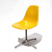 Eames Plastic Side Chair Turned Base (1953) YE01C
