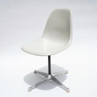 Eames Plastic Side Chair Turned Base (1953) WH02H