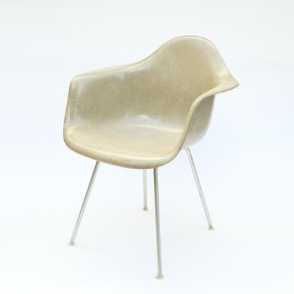 Eames Plastic Arm Chair H- Base (1950) GR02H