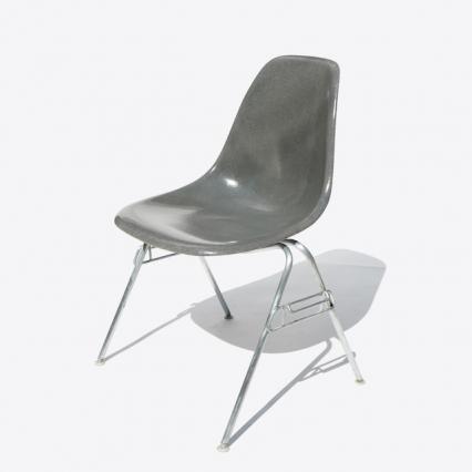 Eames Plastic Side Chair Stacking (1953) EG02S