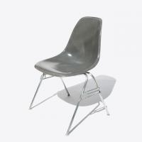 Eames Plastic Side Chair Stacking (1953) EG02S