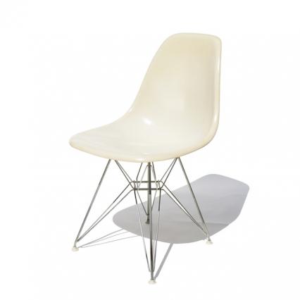 Eames Plastic Side Chair Eiffel Base (1953) PC03ET