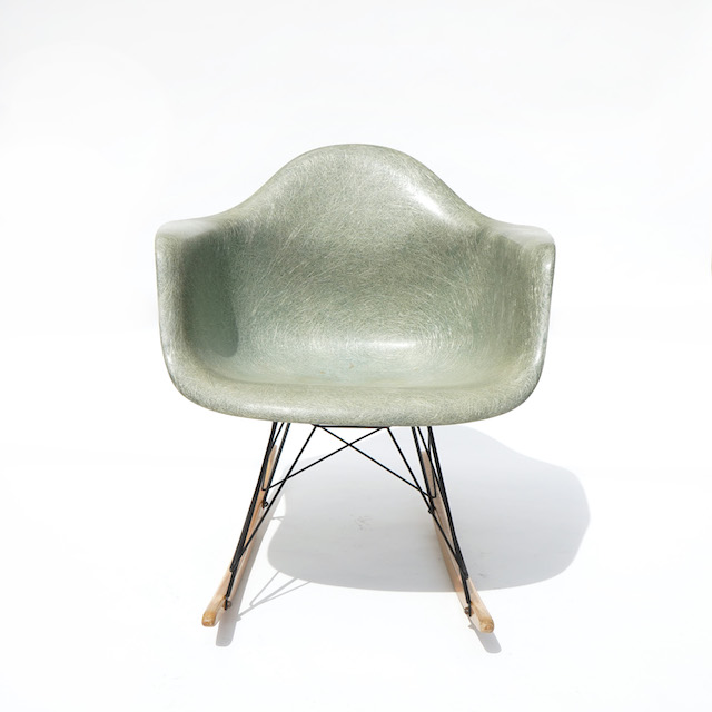 Eames Plastic Arm Chair Rocker (1950) SGR01
