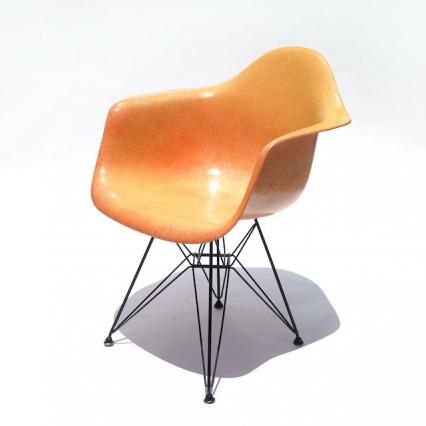 Eames Plastic Arm Chair Eiffel Base (1950) BR01ET