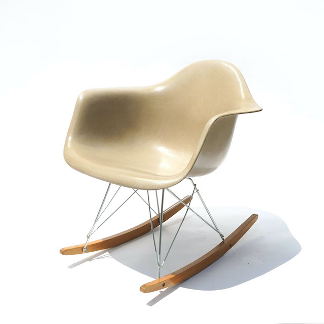 Eames Plastic Arm Chair Rocker (1950) GR01R
