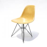 Eames Plastic Side Chair Eiffel Base (1953) MU01ET