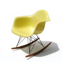 Eames Plastic Arm Chair Rocker (1950) LY01R