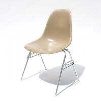 Eames Plastic Side Chair Stacking (1953) GR01S