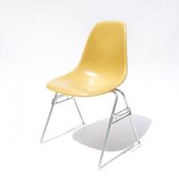 Eames Plastic Side Chair Stacking (1953) MU01S