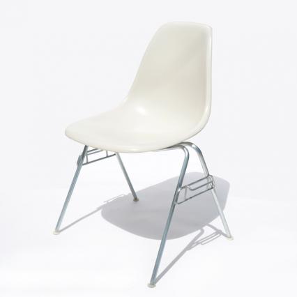 Eames Plastic Side Chair Stacking (1953) PC01S