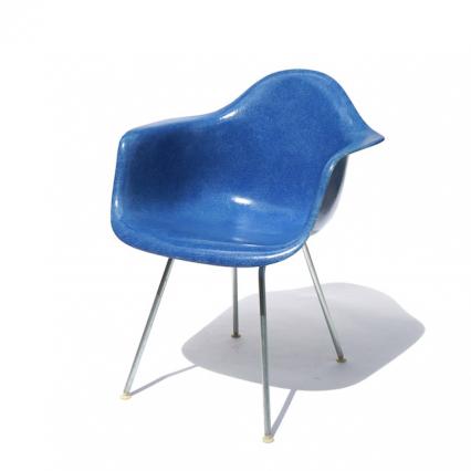Eames Plastic Arm Chair H- Base (1950) UM01H