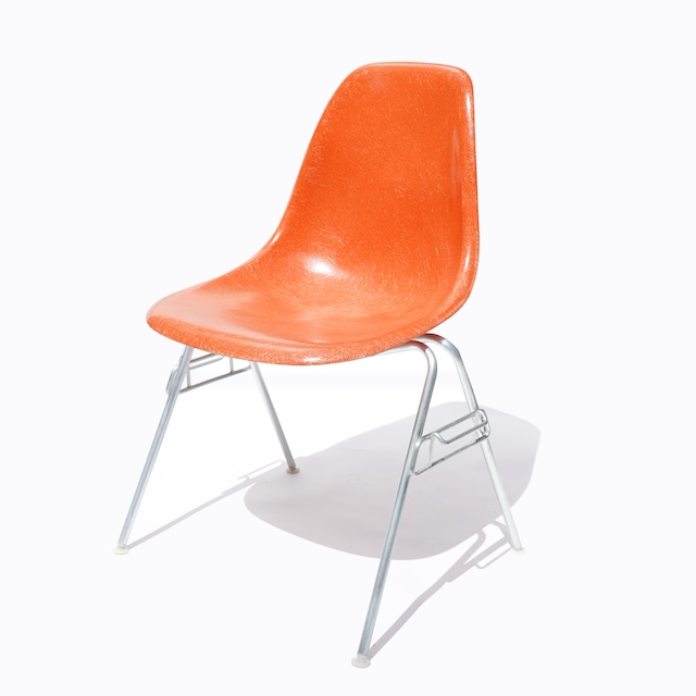 Eames Plastic Side Chair Stacking (1953) OR01S