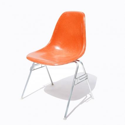 Eames Plastic Side Chair Stacking (1953) OR01S