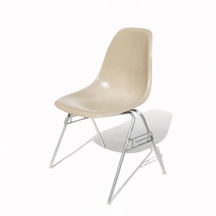 Eames Plastic Side Chair Stacking (1953) GR02S