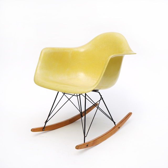 Eames Plastic Arm Chair Rocker (1950) LY02R