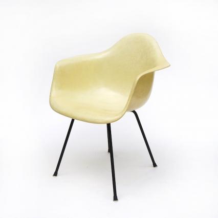 Eames Plastic Arm Chair X-Base (1950) PA01X