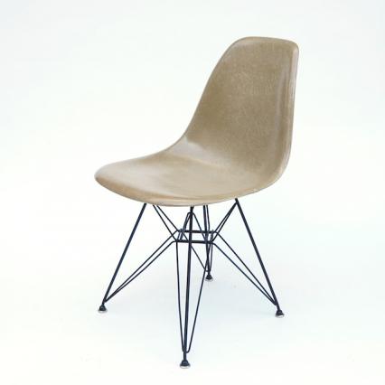 Eames Plastic Side Chair Eiffel Base (1953) GR01ET